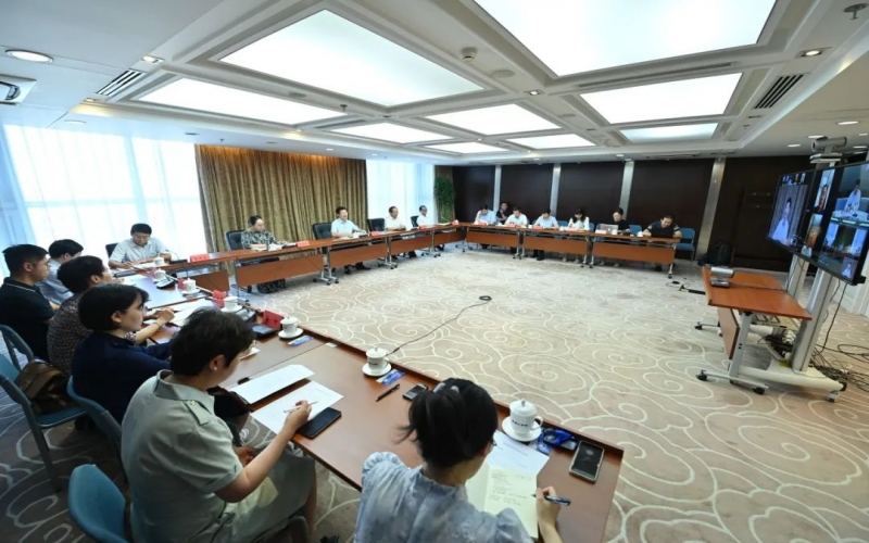 中国民营经济研究会举行半年度经济形势分析会 集团董事会主席张荣华出席并作重点发言