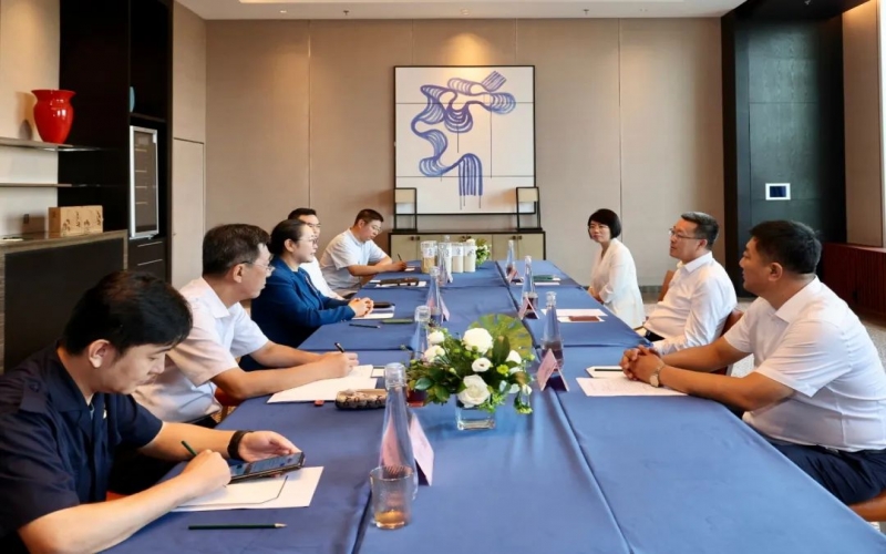 辽宁省朝阳市委书记单义、盘锦市市长邢鹏分别会见集团董事会主席张荣华