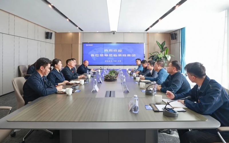 国家燃料电池技术创新中心业务总监曹文跃一行到集团座谈交流