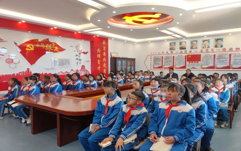 用科普讲好中国式现代化故事 - 《神奇的人工智能》——第一堂“光华·科学课”走进青海省黄南州河南县