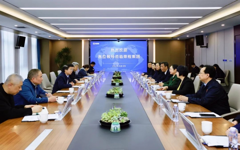 集团董事会主席张荣华与天津纺织集团党委书记、董事长葛传兵开展座谈交流