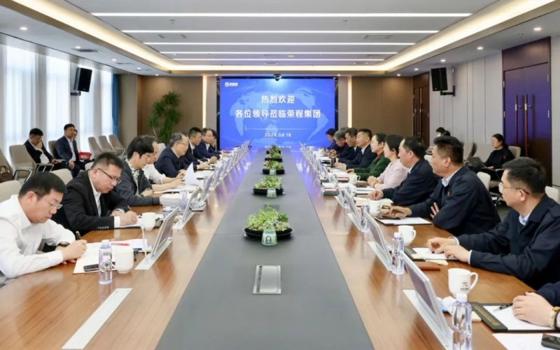 集团董事会主席张荣华与浙江省台州市委书记李跃旗座谈交流