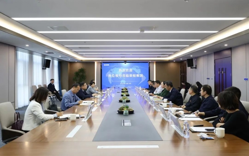 集团董事会主席张荣华与宝坻区委书记毛劲松一行座谈交流