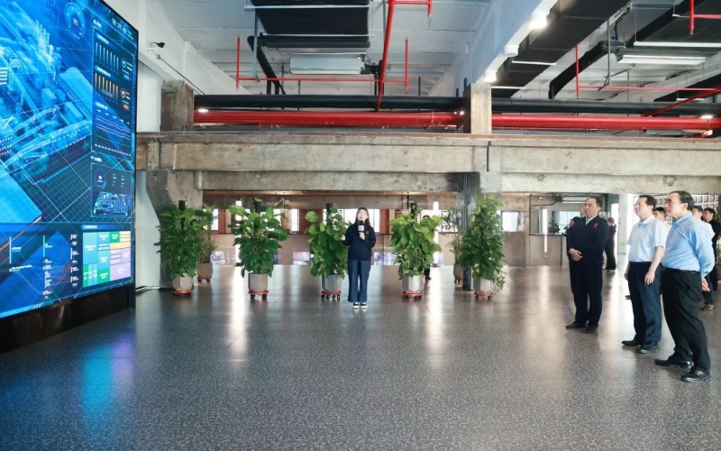 天津市政协党组成员赵海山、副主席李剑萍一行到集团参观调研