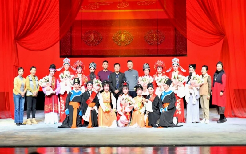 小百花越剧团大型轻喜剧《红丝错》天津红旗剧场首演成功