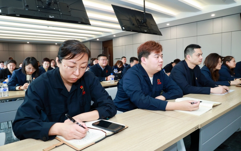 集团举行深入学习贯彻民营企业座谈会和全国两会精神宣讲报告会