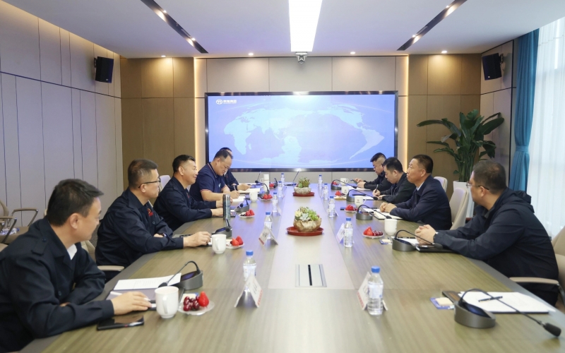 鄂托克旗委副书记、政府旗长苏智雄到集团考察交流