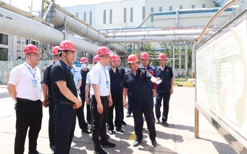 津南区委常委、常务副区长杨阳深入钢铁集团检查指导安全工作