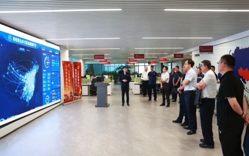 中国铁路北京局集团有限公司副总经理金伟一行到集团参观交流