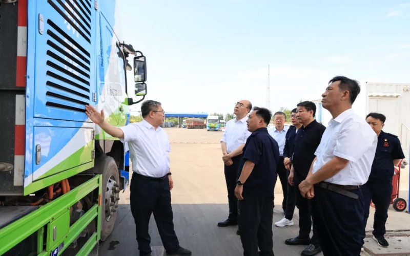 黑龙江省大庆市委副书记、市长李岩松一行到集团调研参观