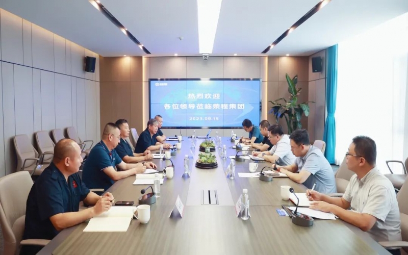 天津市道路运输管理局副局长王刚一行到集团调研服务