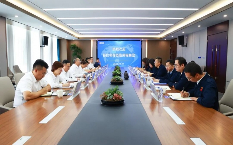 河北天柱钢铁集团副总经理张连山一行到集团座谈交流