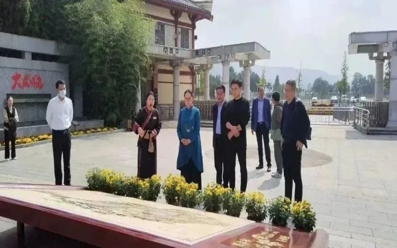 全国人大代表、中国民间商会副会长、全联女企业家商会会长、天津祥泰集团董事会主席张荣华到灵宝市考察传统文化保护传承