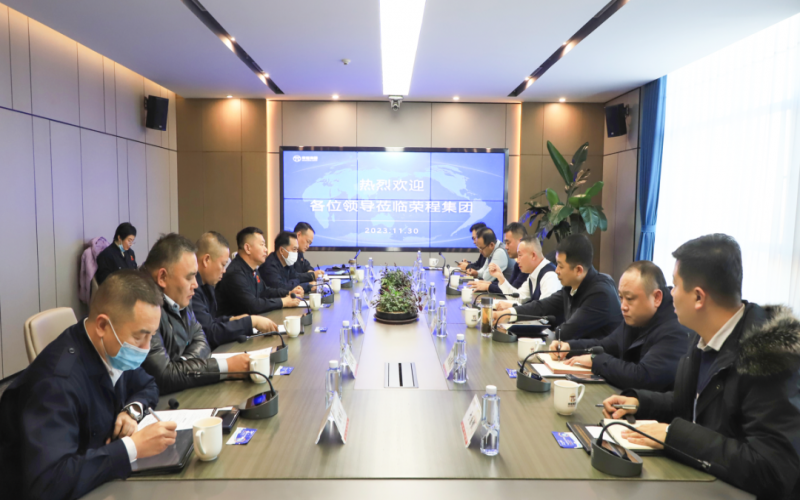 沧州港务(港口)集团党委书记、董事长王宝辉一行到集团座谈交流