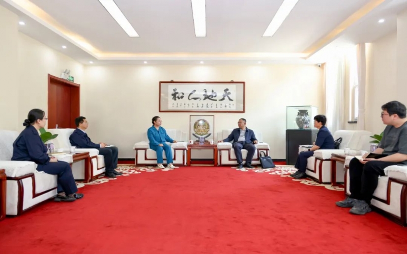 集团董事会主席张荣华与葛沽镇党委书记张强座谈交流