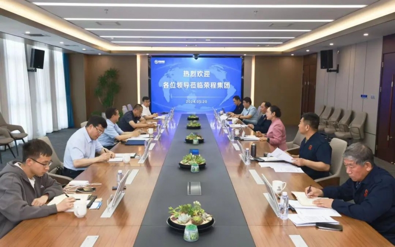 集团董事会主席张荣华与全国政协委员、甘肃省工信厅副厅长黄宝荣座谈交流