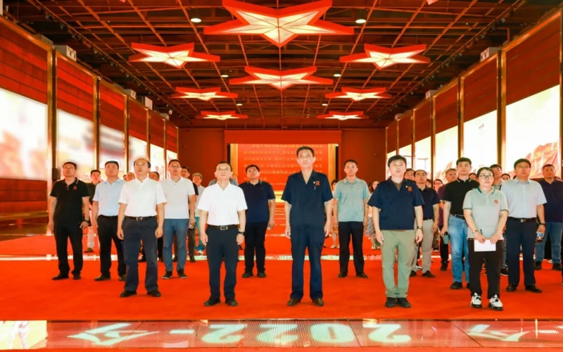 天津中德应用技术大学党委副书记、校长王海龙一行到集团参观交流