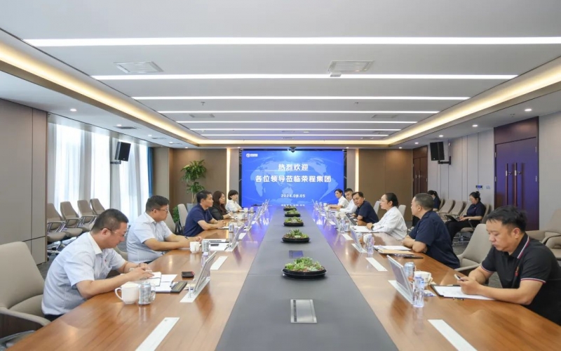 集团董事会主席张荣华与太平洋产险天津分公司党委书记、总经理成军座谈交流