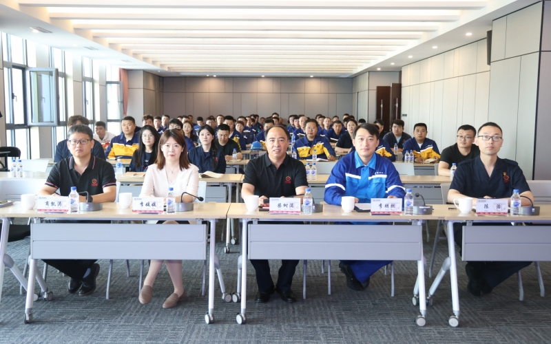 “大国工匠”走进 开讲“匠心成长路”