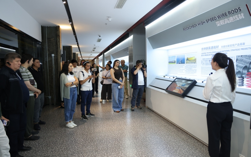乌兹别克斯坦主流媒体代表团探访集团
