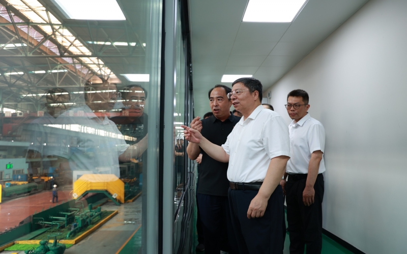 天津市总工会党组书记杨春武深入钢铁集团开展“夏送清凉”慰问活动