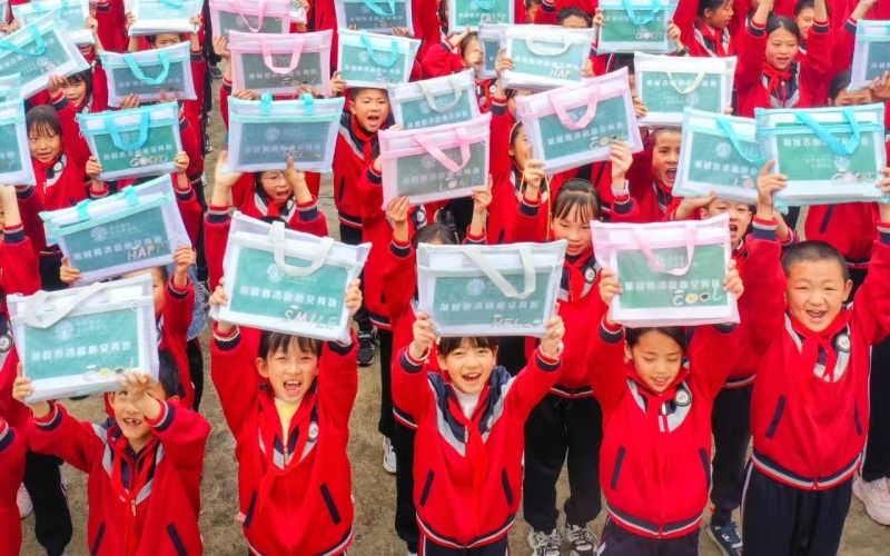 集团划拨百万资金奖励优秀学子和教师